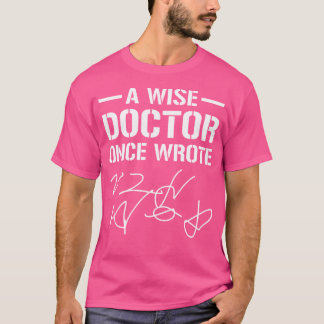 かつて医者の手書書を持った賢者 Tシャツ