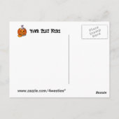 かぼちゃから外を覗く、かわいいブルドッグの子犬 ポストカード (裏面)