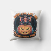 かぼちゃで考えを誘う魔女白熱［赤熱］光を放つ。 クッション (裏面)