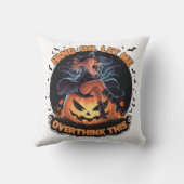 かぼちゃの上で遊んで考える魔女 クッション (裏面)