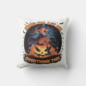 かぼちゃの上で遊んで考える魔女 クッション (正面)