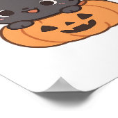 かぼちゃよくはしゃぐのTシャツから黒猫が飛び出す – ポスター (角)