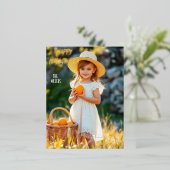 かぼちゃバスケットのハロウィーンを持つ女の子 箔招待状ポストカード (立ち正面)
