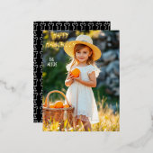 かぼちゃバスケットのハロウィーンを持つ女の子 箔招待状ポストカード (正面/裏面)