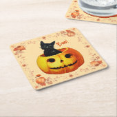 かぼちゃ枕のハロウィーン猫 スクエアペーパーコースター (アングル)