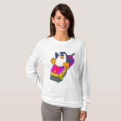 かみそり付き美容師としてのペンギン Tシャツ (正面フル)