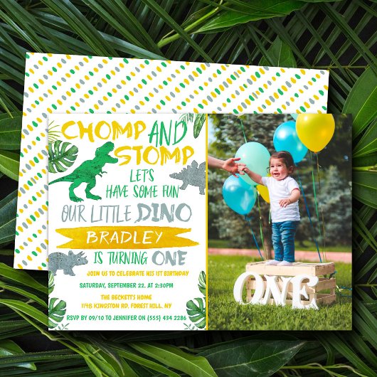 かみつき＆スタンプ！恐竜男子の1歳誕生日写真 招待状