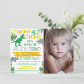 かみつき＆スタンプ！恐竜男子の2歳誕生日写真 招待状 (スタンド正面)