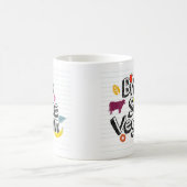 かみ傷のサイズのビーガンのマグの新しいロゴ コーヒーマグカップ (中央)