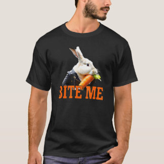 かむウサギ Tシャツ