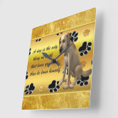 かわいいおもしろいの引用文と坐っている愛らしい犬 スクエア壁時計 (傾斜)