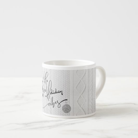 かわいいおもしろいコージーセーターホワイト/ブラックスクリプトホリデー エスプレッソカップ (正面右)