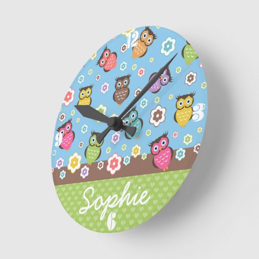 かわいいおもしろいトレンディーのフクロウと花の柄 ラウンド壁時計 (傾斜)