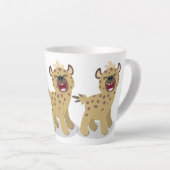 かわいいおもしろいハイエナ笑い漫画イラストレーション カフェラテマグ (右アングル)