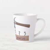 かわいいおもしろいハンマーと爪、 ネイル漫画イラストレーション カフェラテマグ (右)