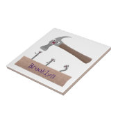 かわいいおもしろいハンマーと爪、 ネイル漫画イラストレーション タイル (側面)