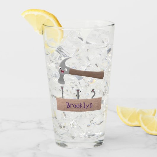 かわいいおもしろいハンマーと爪、 ネイル漫画イラストレーション タンブラーグラス (アイス正面)