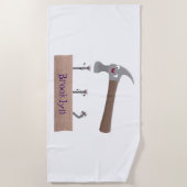 かわいいおもしろいハンマーと爪、 ネイル漫画イラストレーション ビーチタオル (正面)