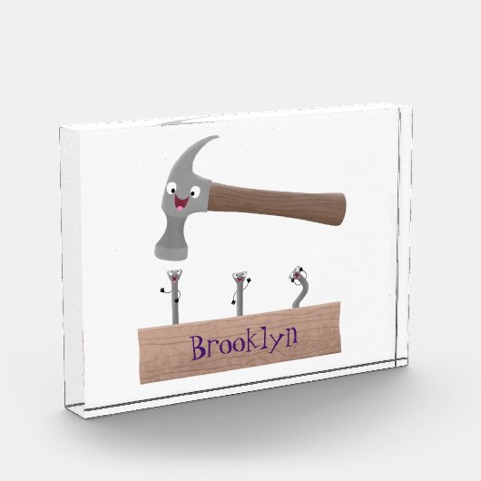 かわいいおもしろいハンマーと爪、 ネイル漫画イラストレーション フォトブロック (左)