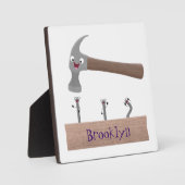 かわいいおもしろいハンマーと爪、 ネイル漫画イラストレーション フォトプラーク (正面)