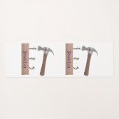 かわいいおもしろいハンマーと爪、 ネイル漫画イラストレーション ヨガマット (裏面(横))