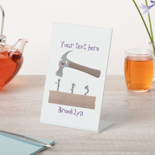 かわいいおもしろいハンマーと爪、 ネイル漫画イラストレーション 台座サイン (インサイチュ)