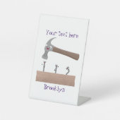 かわいいおもしろいハンマーと爪、 ネイル漫画イラストレーション 台座サイン (正面)