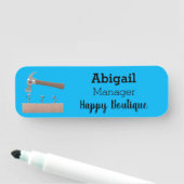 かわいいおもしろいハンマーと爪、 ネイル漫画イラストレーション 名札 (インサイチュ)