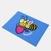 かわいいおもしろいビーとハート漫画イラストレーション ドアマット (アングル)