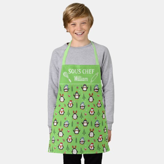 かわいいおもしろいペンギンのクリスマスツリー雪スーシェフ エプロン (着用した状態)