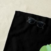 かわいいおもしろいマカロン漫画イラストレーションビーチ ビーチタオル (インサイチュ)