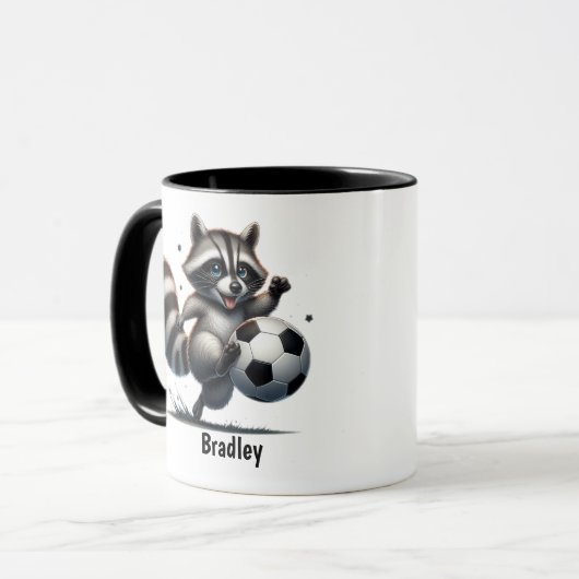 かわいいおもしろい動物ユーモア遊ラクーンのサッカー マグカップ (正面左)