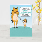 かわいいおもしろい小さな馬の幸せな記念日 カード (黄色い花)