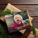 かわいいおもしろい新生児フォトクリスマスカード<br><div class="desc">この可愛いおもしろい新生児クリスマスカードはあなたの家族に最新追加を発表する完璧な方法である。前面に1枚の写真、背面に3枚の写真と全てのベビー誕生の統計情報をパーソナライズ。クリスマスカードコレクションにアクセスして、すべての新生児ホリデーカードオプションを表示する。</div>