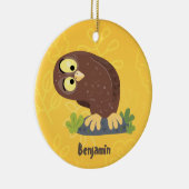かわいいおもしろい茶色のフクロウ漫画イラストレーション セラミックオーナメント (右)