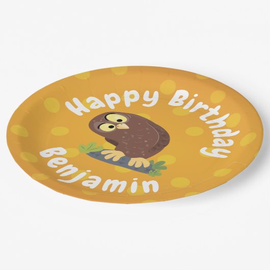 かわいいおもしろい茶色のフクロウ漫画イラストレーション ペーパープレート (アングル)