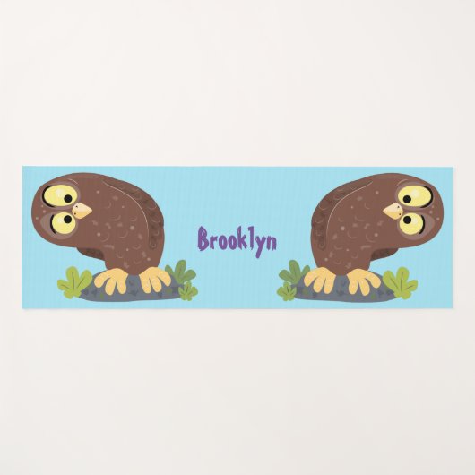 かわいいおもしろい茶色のフクロウ漫画イラストレーション ヨガマット (正面(横))