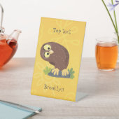 かわいいおもしろい茶色のフクロウ漫画イラストレーション 台座サイン (インサイチュ)