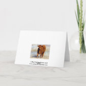 かわいいおもしろい赤い牛のハッピーバースデー カード (裏面)