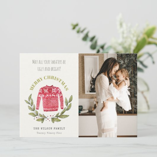 かわいいおもしろい醜いセーター赤い緑の写真クリスマス シーズンカード (スタンド正面)