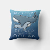 かわいいお母さんおよびベビーのクジラ、愛は海より深いです クッション (裏面)