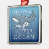 かわいいお母さんおよびベビーのクジラ、愛は海より深いです メタルオーナメント (左)