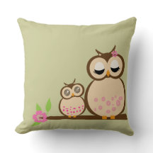 かわいいお母さんおよびベビーのフクロウ