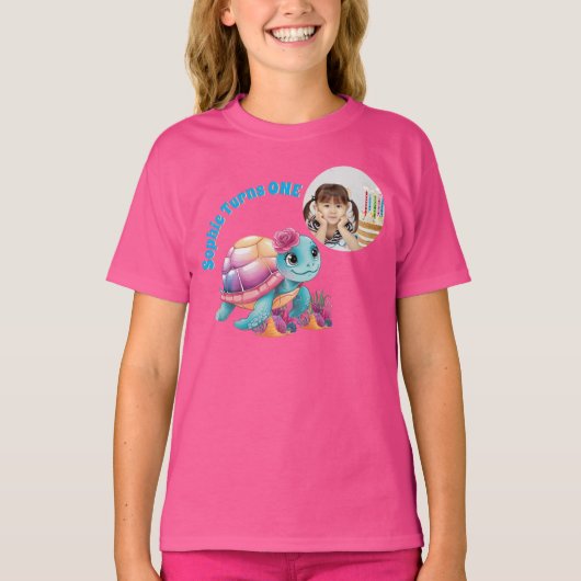 かわいいお洒落フローラウミガメ写真誕生日 Tシャツ (正面)