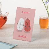 かわいいかわいいの塩とコショウのシェーカー漫画 台座サイン (インサイチュ)