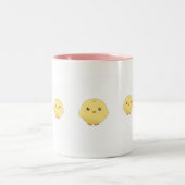 かわいいかわいいの黄色いひよこのマグ ツートーンマグカップ (中央)