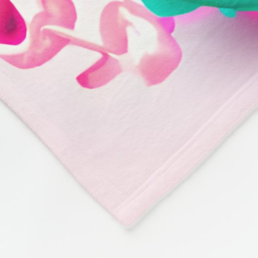 かわいいかわいいティール(緑がかった色)とピンクベビードラゴン フリースブランケット (角)