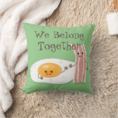 かわいいかわいい卵とベーコン漫画イラストレーション クッション (ブランケット)