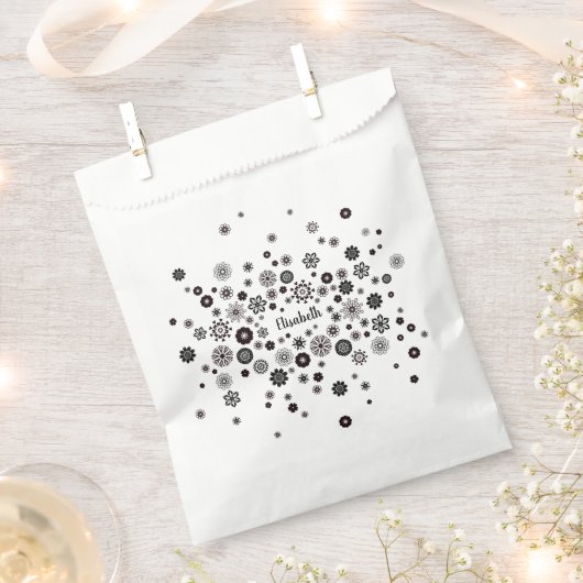 かわいいかわいらしボホ白黒フローラ追加の名前 フェイバーバッグ (クリップ留めされた状態)