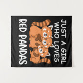 かわいいが女性に贈る赤パンダが好きな女の子 タペストリー (正面(横))